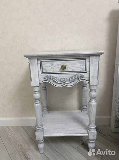 Тумбочка прикроватная