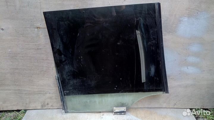 Стекло двери задней левой Универсал Омега Б