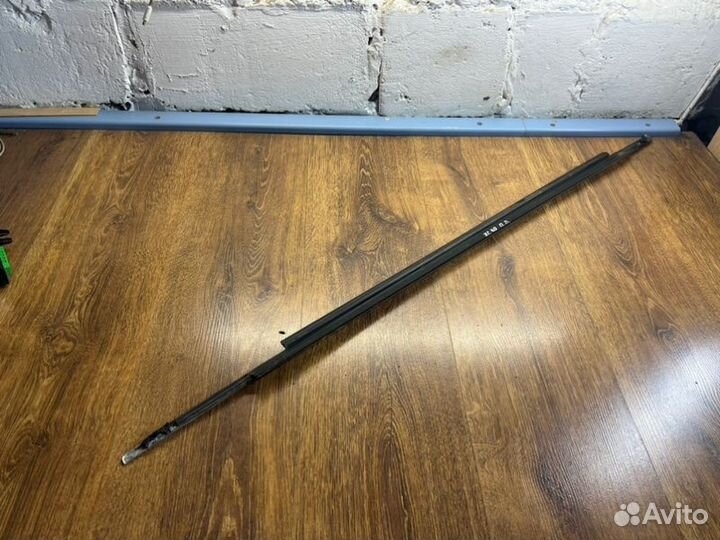 Молдинг стекла передний левый Volvo Xc90