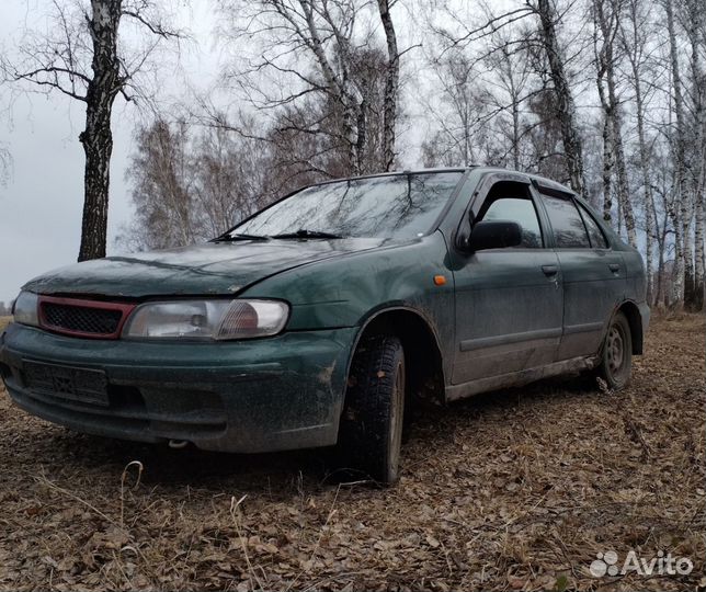 Nissan Almera 1.6 МТ, 1997, битый, 327 053 км