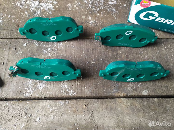 Тормозные колодки передние Toyota