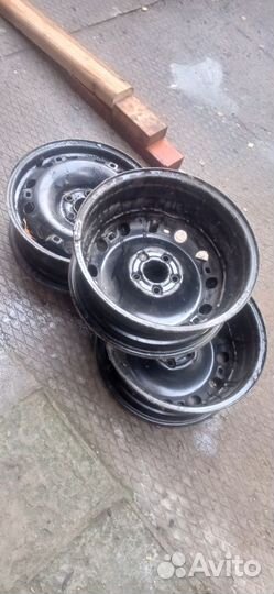 Продам штампованные диски R15 на Шкоду Рапид