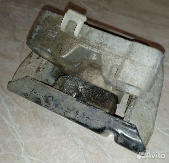 Опора двигателя задняя Skoda Octavia Tour A4