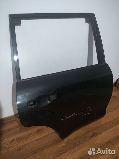 Дверь задняя правая toyota Land Cruiser 200