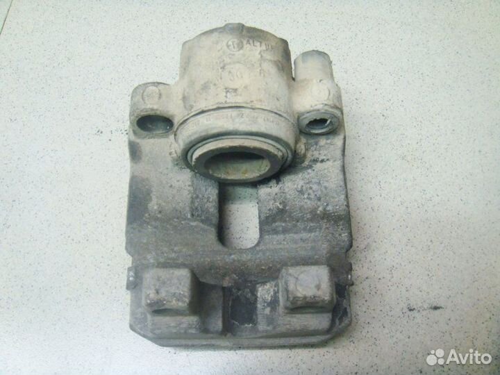 Суппорт тормозной задний левый Bmw X5 E70