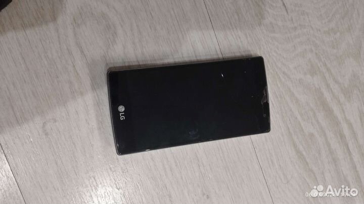 Мобильный телефон LG