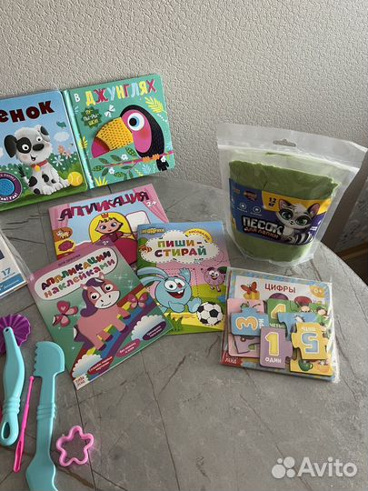 Развивающие книжки и игрушки для малышей