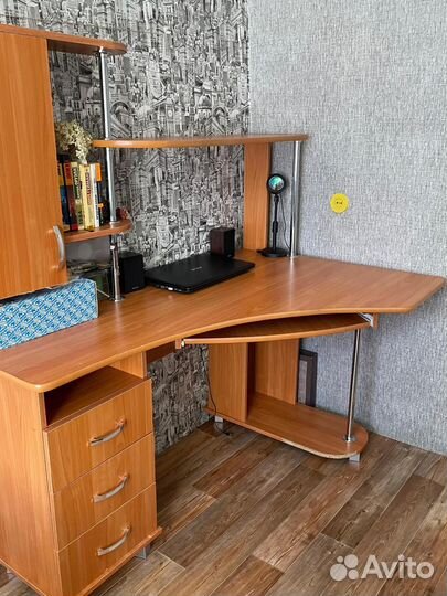 Компьютерный стол