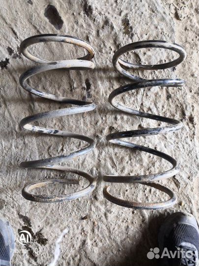 Пружина передняя Mitsubishi Lancer 9 4G18 2005