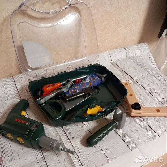 Игрушка-набор с инструментами в чемодане