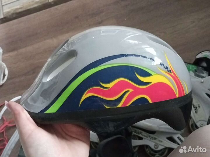 Роликовые коньки раздвижные+ амуниция