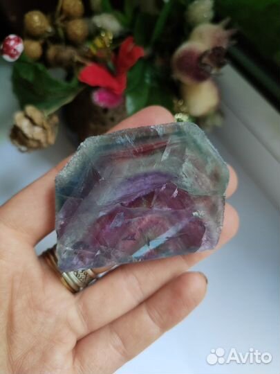 Спилы содалит, флюорит, яшма, шерл, кунцит