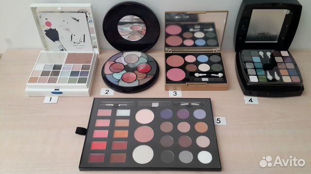 Набор декоративной косметики. Палитра теней помад