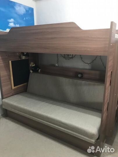 Двухъярусная кровать
