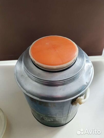 Термос з литра в отличном состоянии