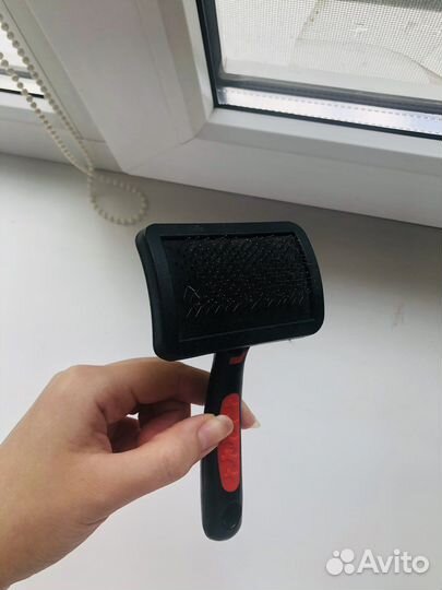 Щетка для вычесывания шерсти кошек и собак