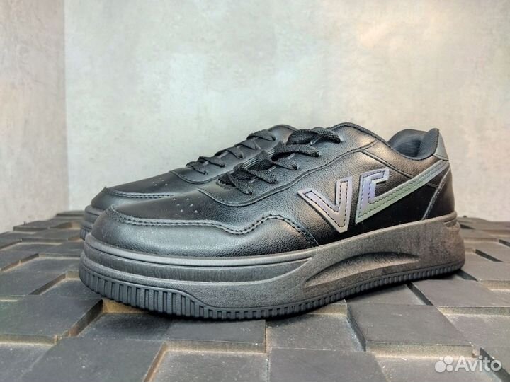 Кроссовки черные