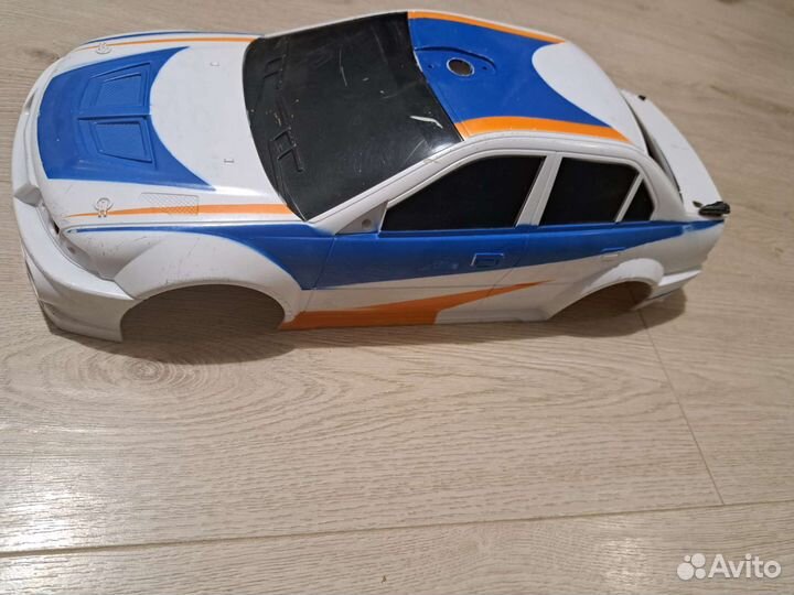 Корпус для игрушечной машины с колёсами