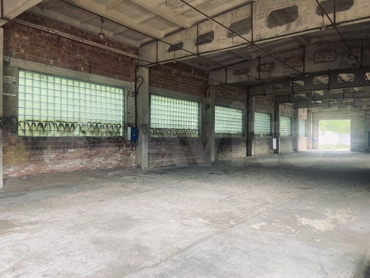 Здание, 689 м²