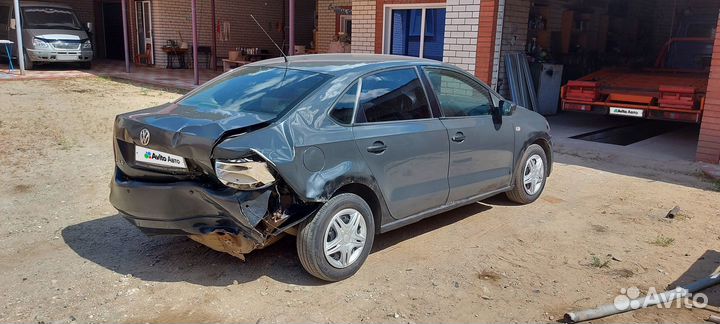 Volkswagen Polo 1.6 МТ, 2012, битый, 89 000 км