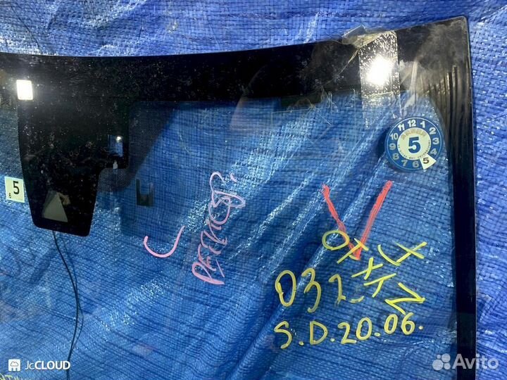 Лобовое стекло на toyota C-HR ZYX10 2zrfxe