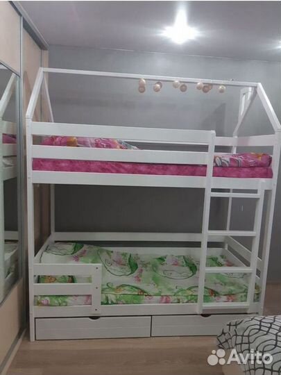 Двухъярусная детская кровать