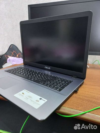 Asus vivobook 17