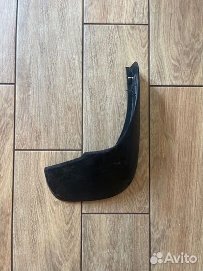 Брызговик задний правый Land Rover Range Rover