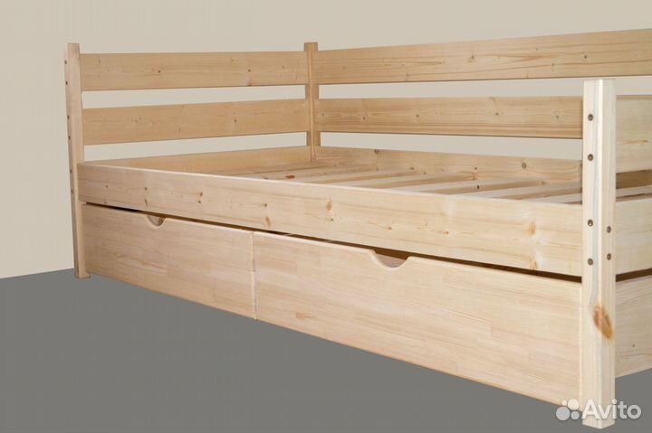 Кровать двухспальная из массива с бортиком