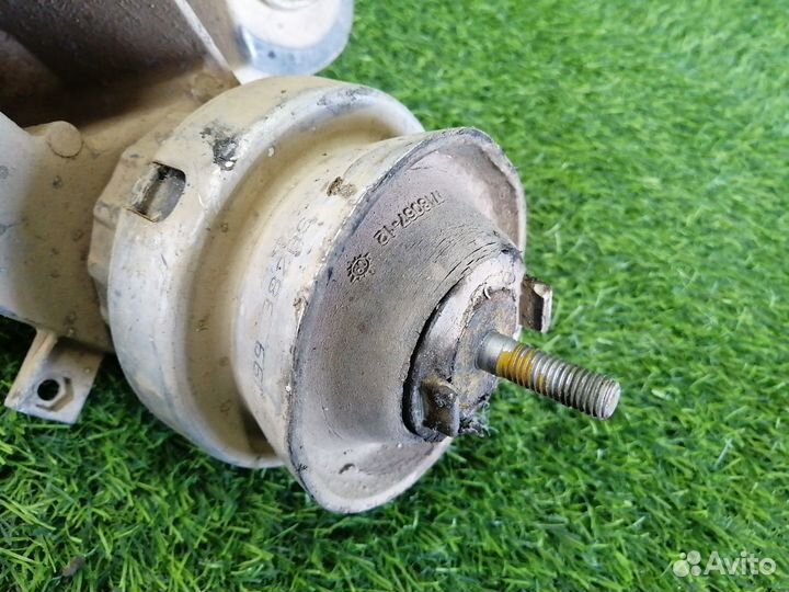 Кронштейн двигателя правый Audi A6 C6 AUK 2007