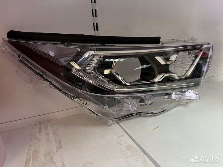 Стекло в сборе фара правая toyota rav4 2022 г