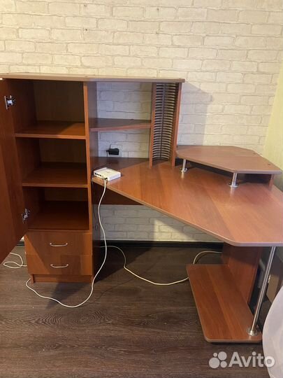 Компьютерный стол