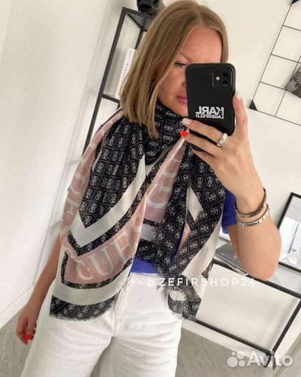 Платок guess