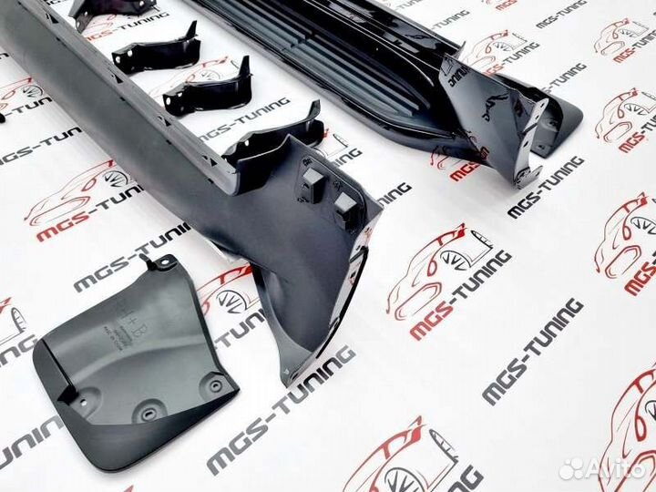 Пороги с подсветкой Land Cruiser 300 черные