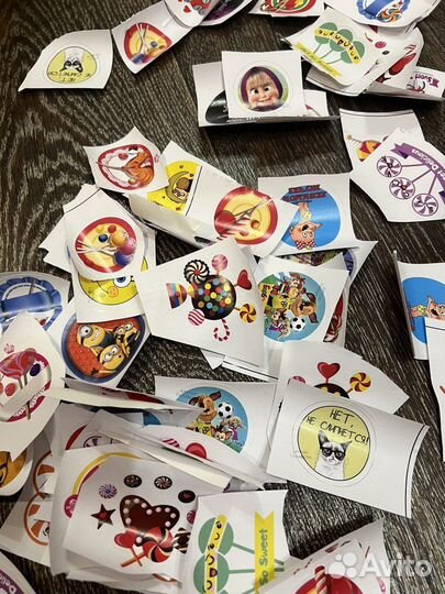 Кмного наклеек