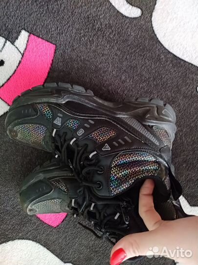 Кроссовки женские