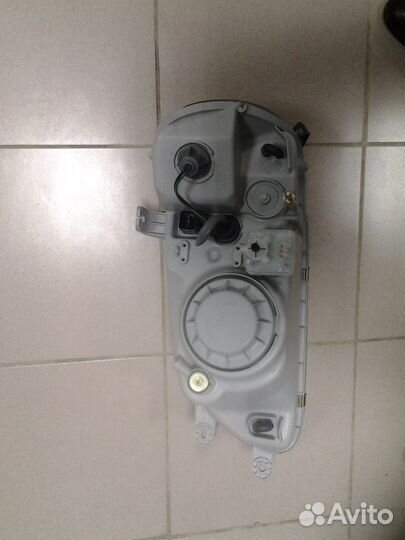 Правая передняя фара Kia Karnival 99-06