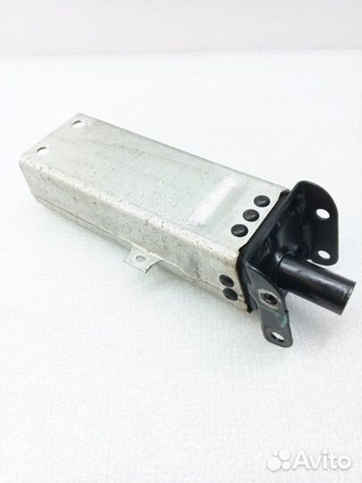 Кронштейн усилителя бампера передний правый
