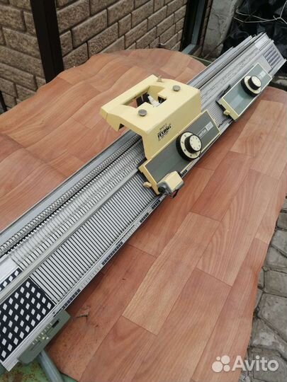 Продам вязальную машину Veritas 360