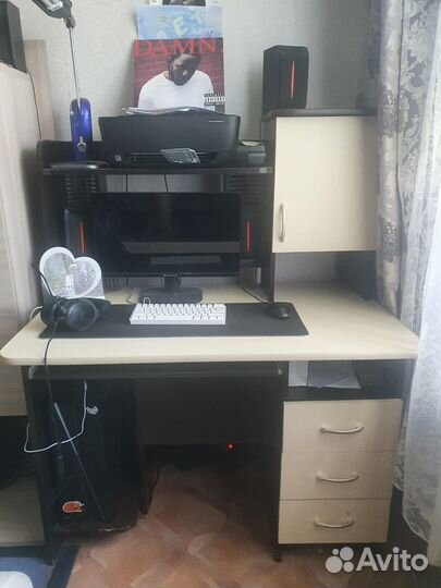 Компьютерный стол