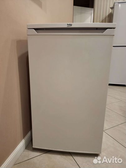 Минихолодильник с морозильной бу