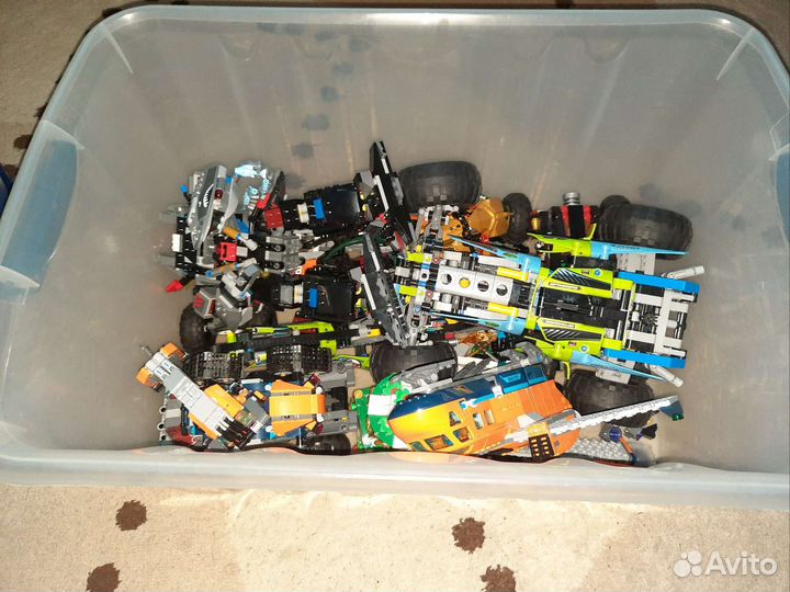 Большая коробка деталей лего россыпью, и собраными