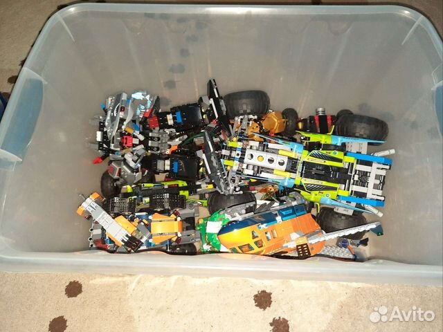 Большая коробка деталей лего россыпью, и собраными