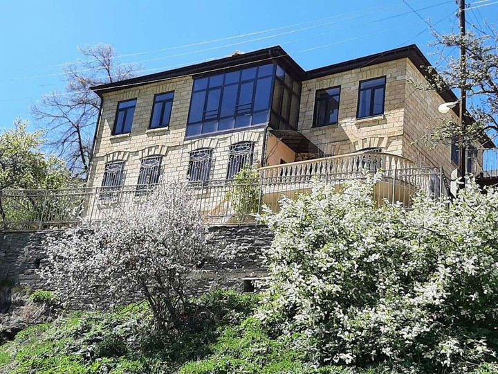 Дом 330 м² на участке 3,3 сот.