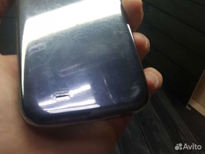 Samsung S4 i9500 трещины на экране