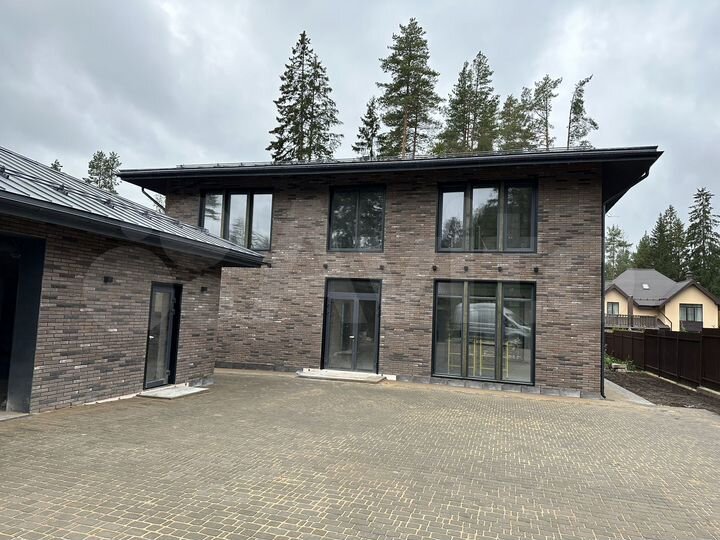 Дом 400 м² на участке 10 сот.