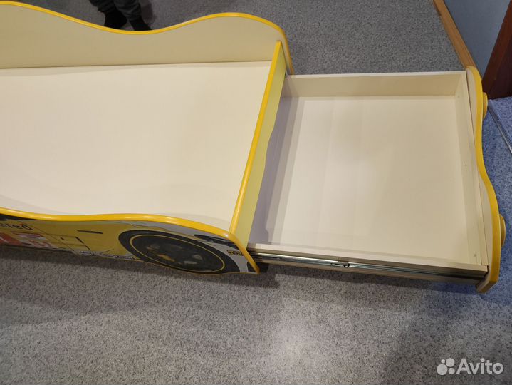 Кровать-машинка