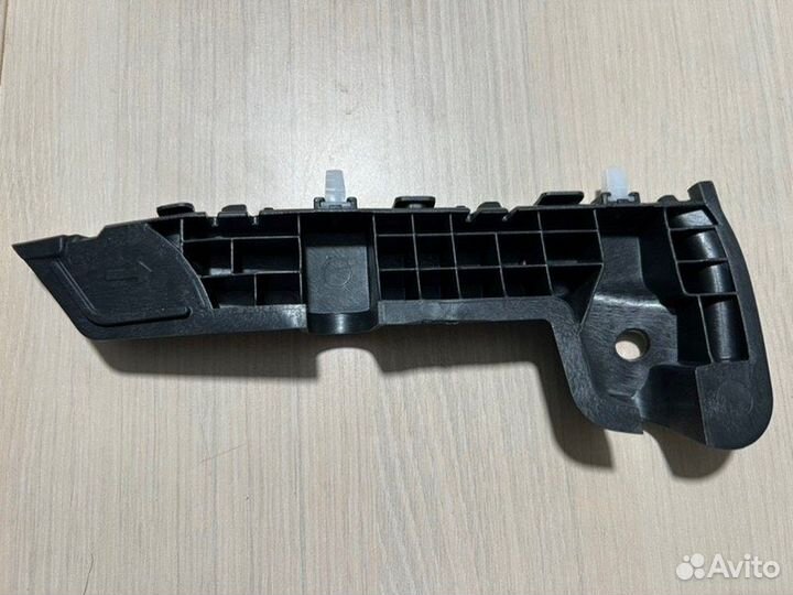 Крепление бампера(кронштейн) переднее правое Kia