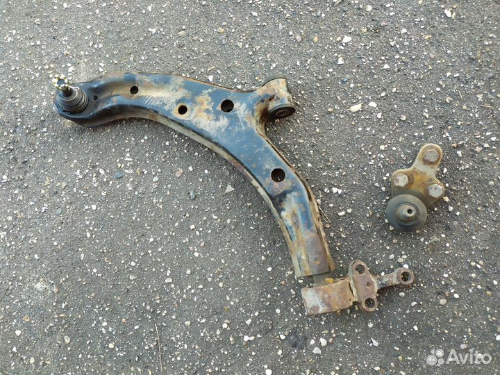 Стойка подвески в сборе правая Nissan Almera N16