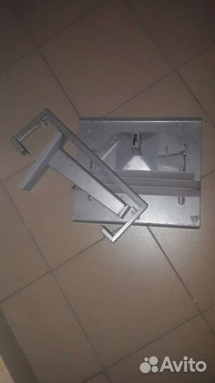 Крепление для телевизора и видеомагнитофона